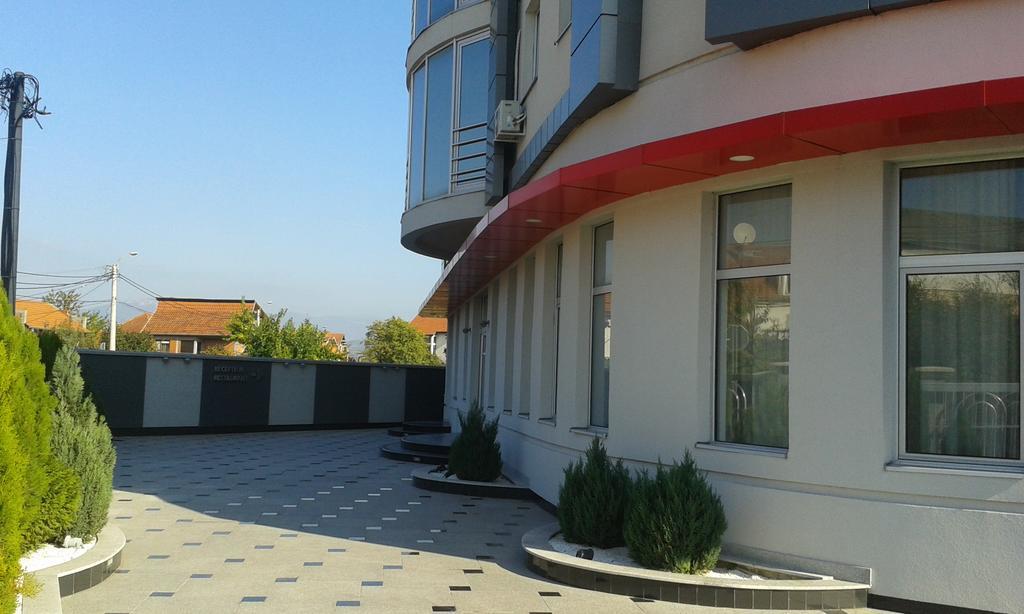 Garni Uni Elita Lux Hotel Ni Eksteriør bilde