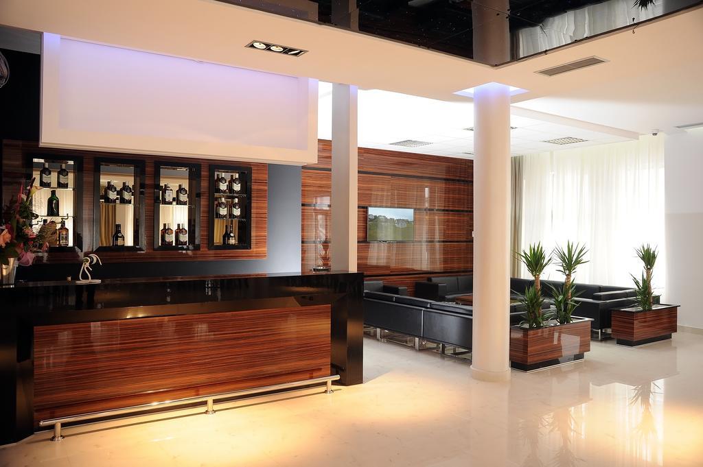 Garni Uni Elita Lux Hotel Ni Eksteriør bilde