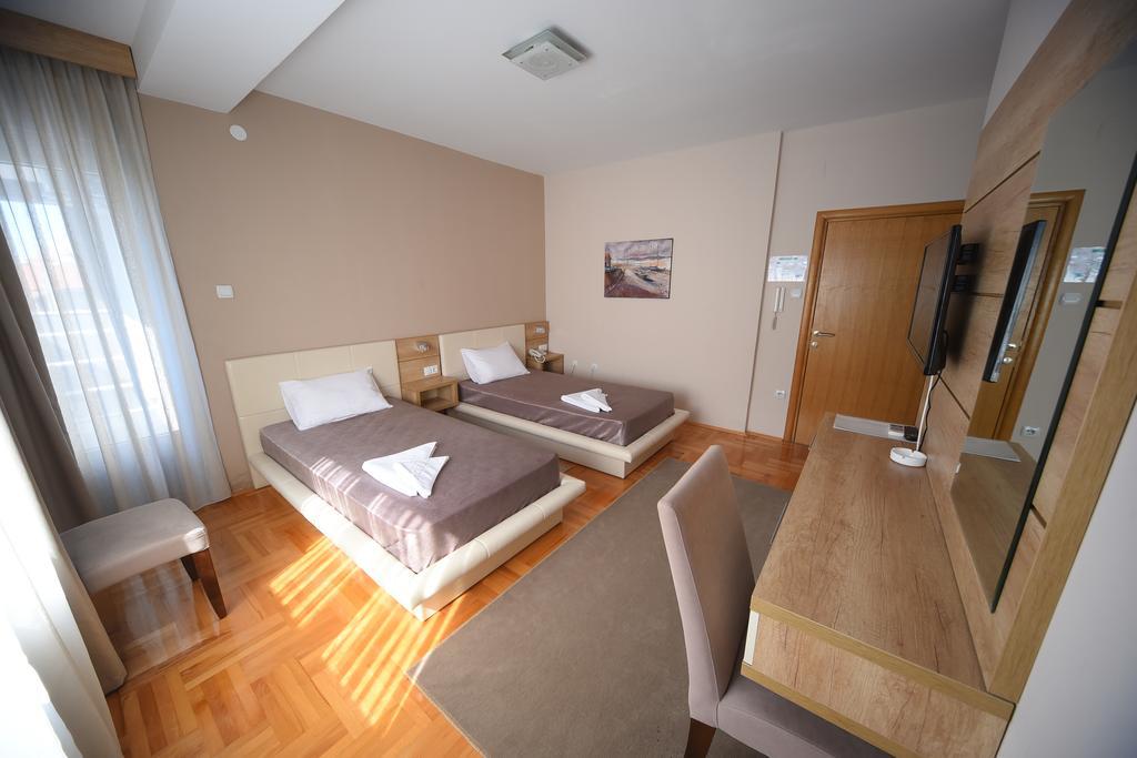 Garni Uni Elita Lux Hotel Ni Eksteriør bilde