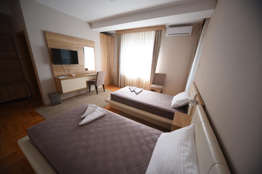 Garni Uni Elita Lux Hotel Ni Eksteriør bilde