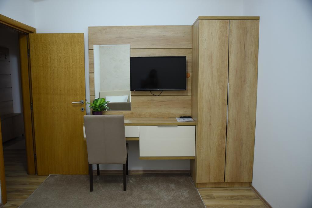 Garni Uni Elita Lux Hotel Ni Eksteriør bilde