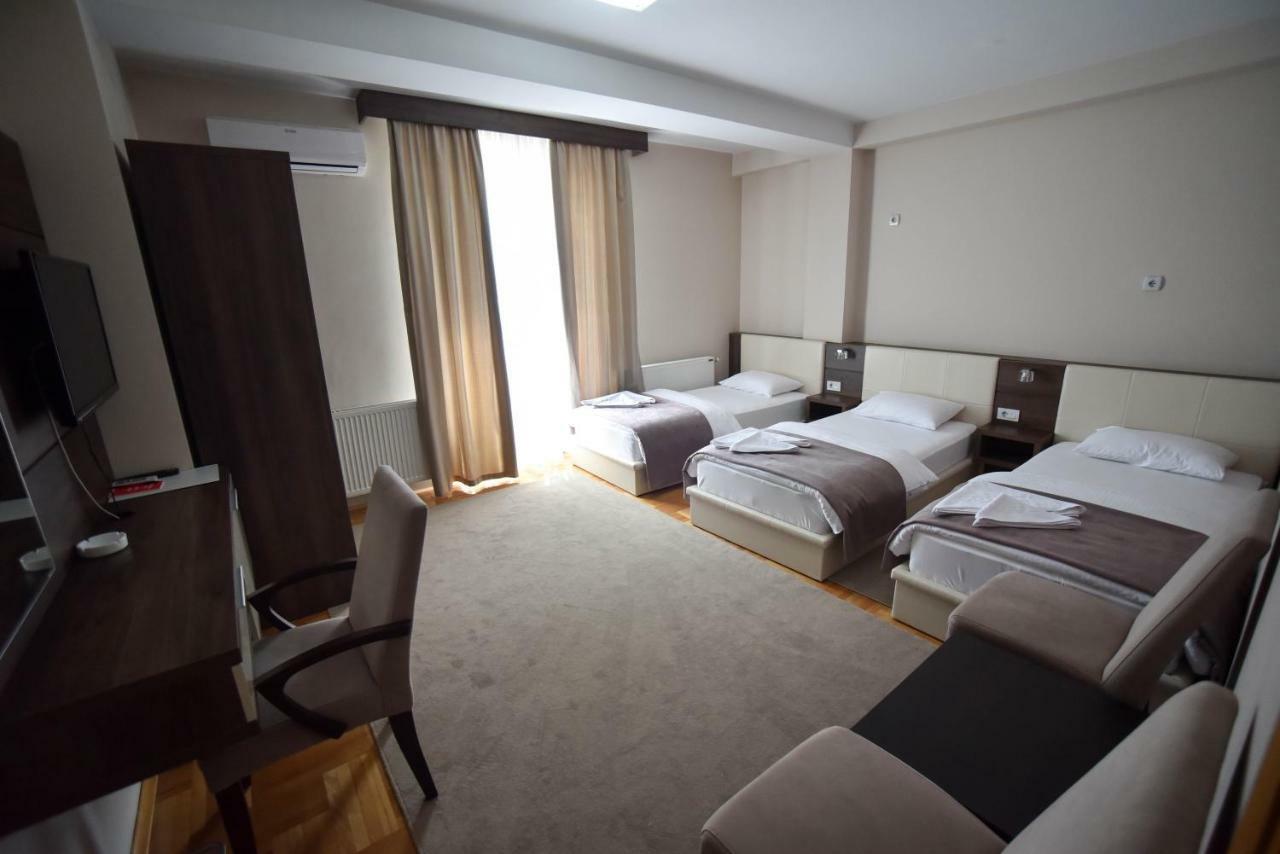 Garni Uni Elita Lux Hotel Ni Eksteriør bilde